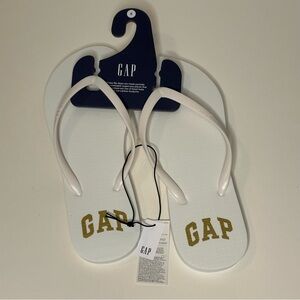 Gap Womens 8 White & Gold Logo Flip Flop Thong Sandals Summer Beach Vacation NEW